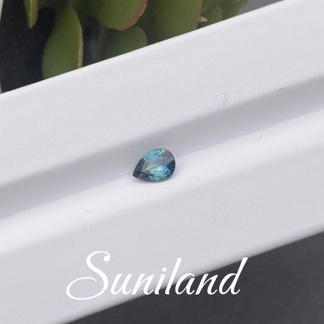 C311-0.82ct-水滴无烧绿色蓝宝石