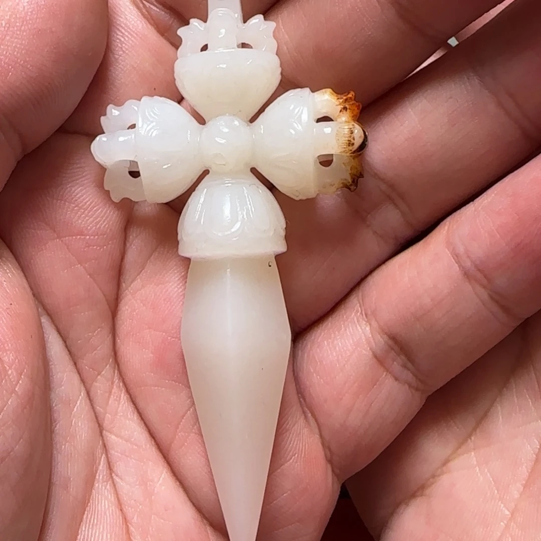 共***光和田玉未镶嵌挂件