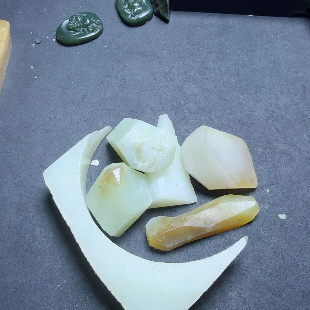 和田玉（糖玉）未镶嵌挂件