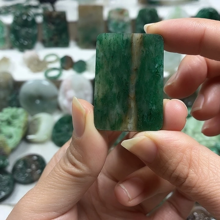 独山玉未镶嵌吊坠