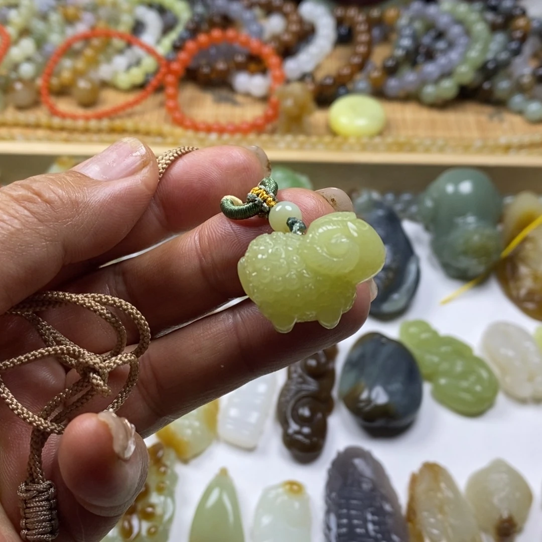 和田玉（糖玉）颈饰未镶嵌