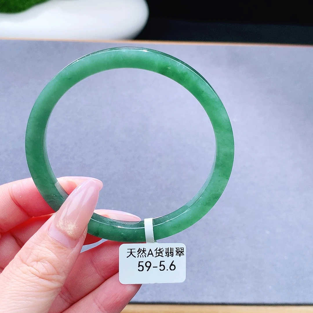 未镶嵌手镯（圆镯）翡翠