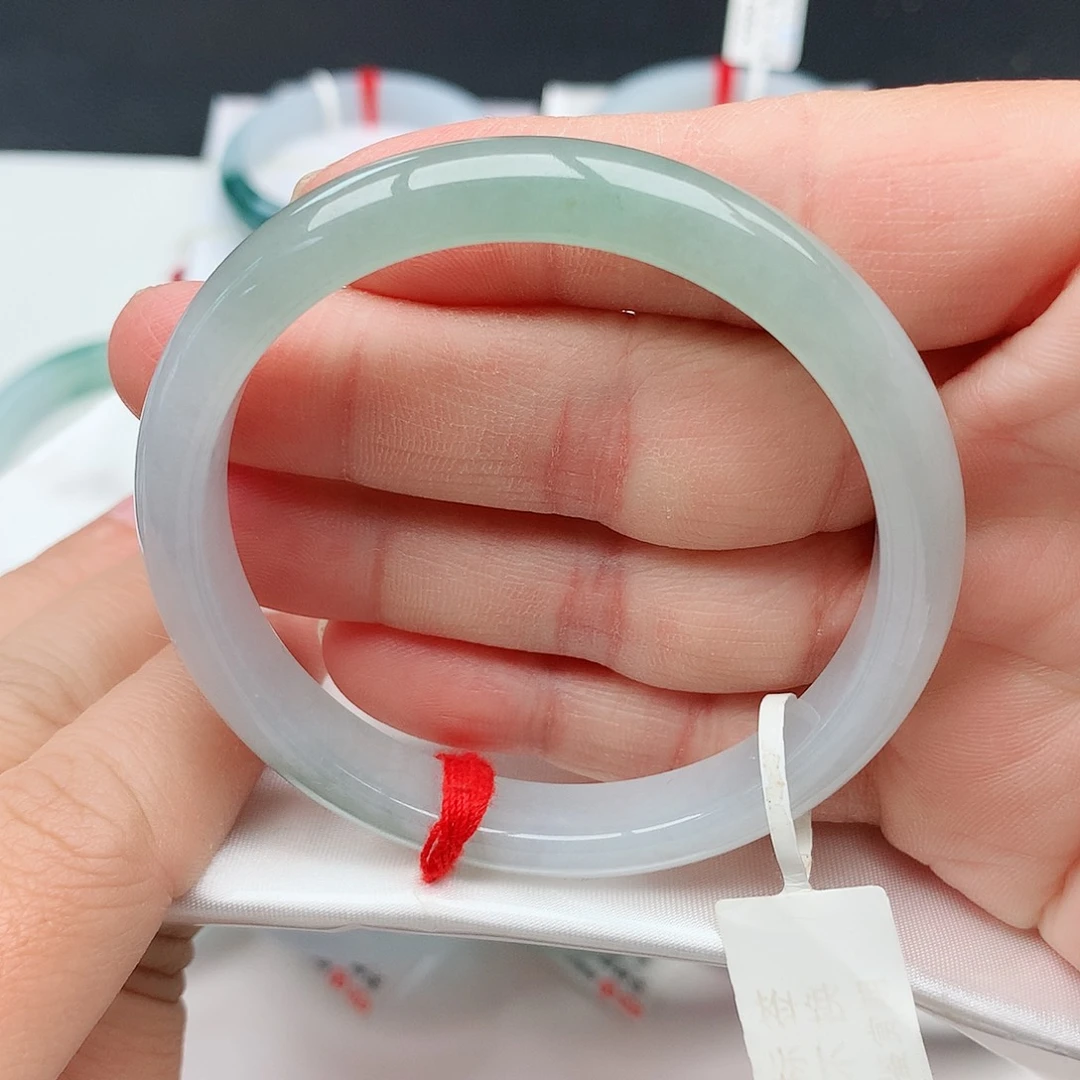 翡翠手镯未镶嵌天然翡翠