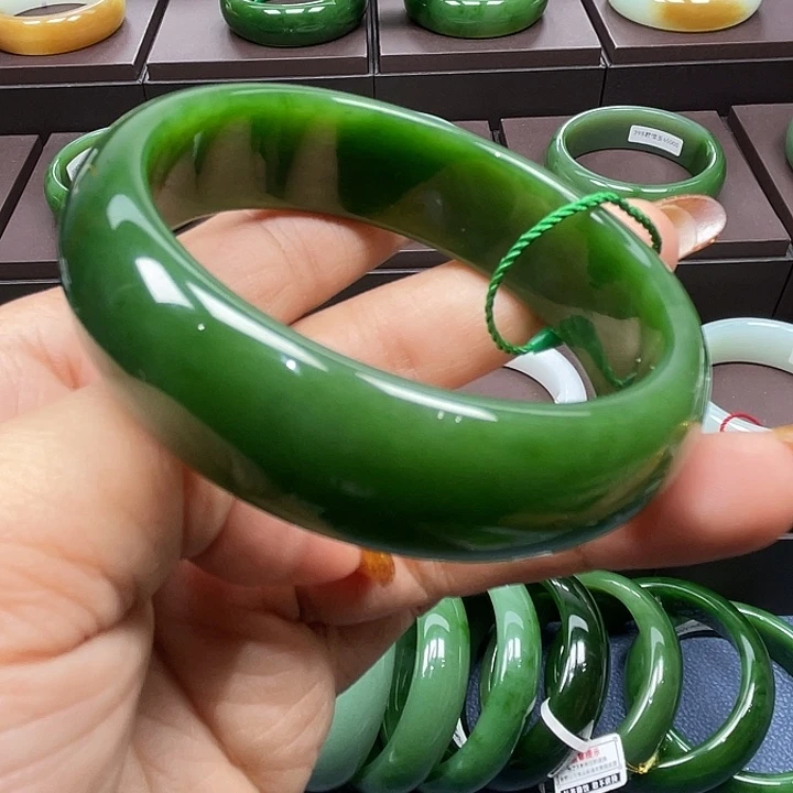 和田玉（碧玉）未镶嵌手镯