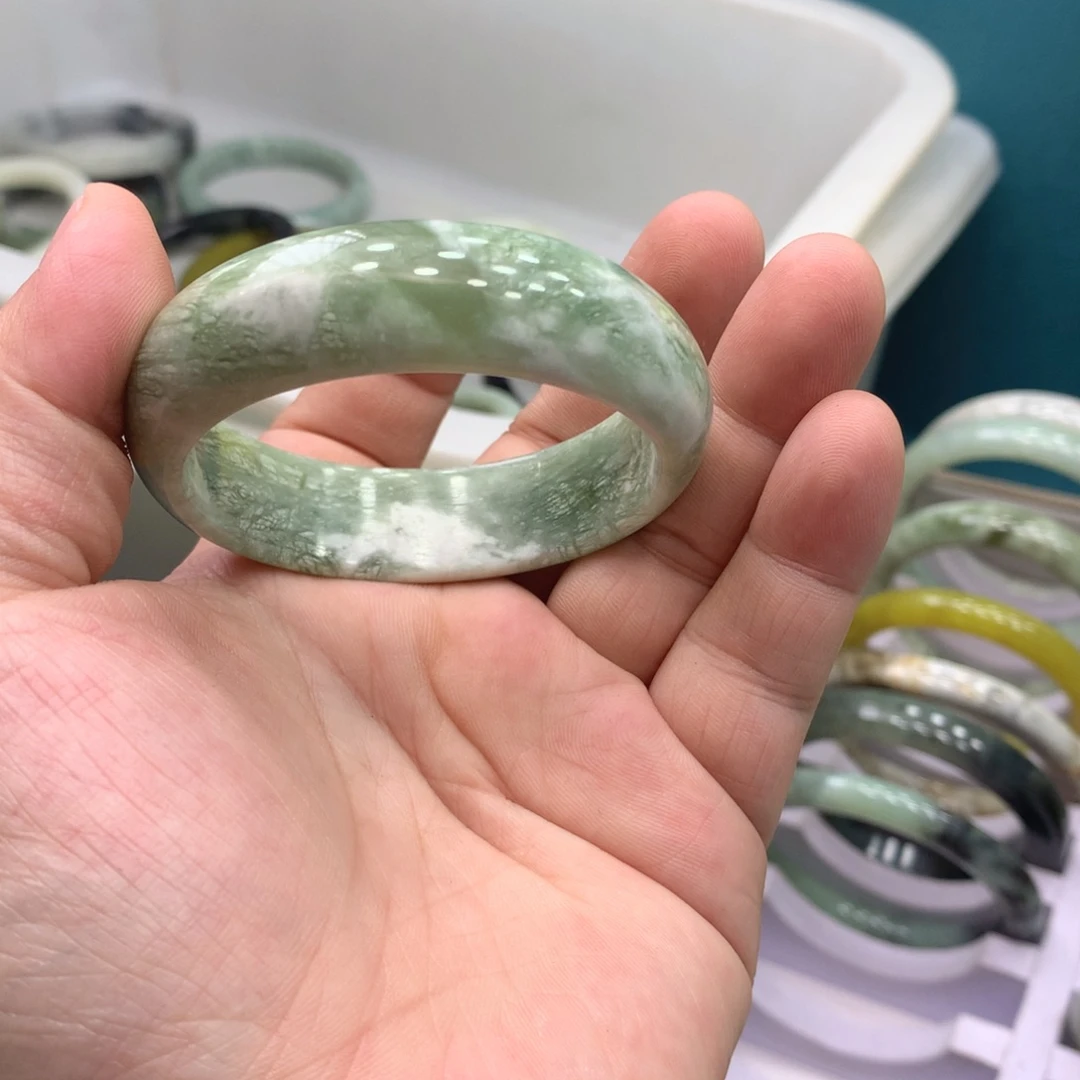 蛇纹石玉手镯未镶嵌妍****嘛