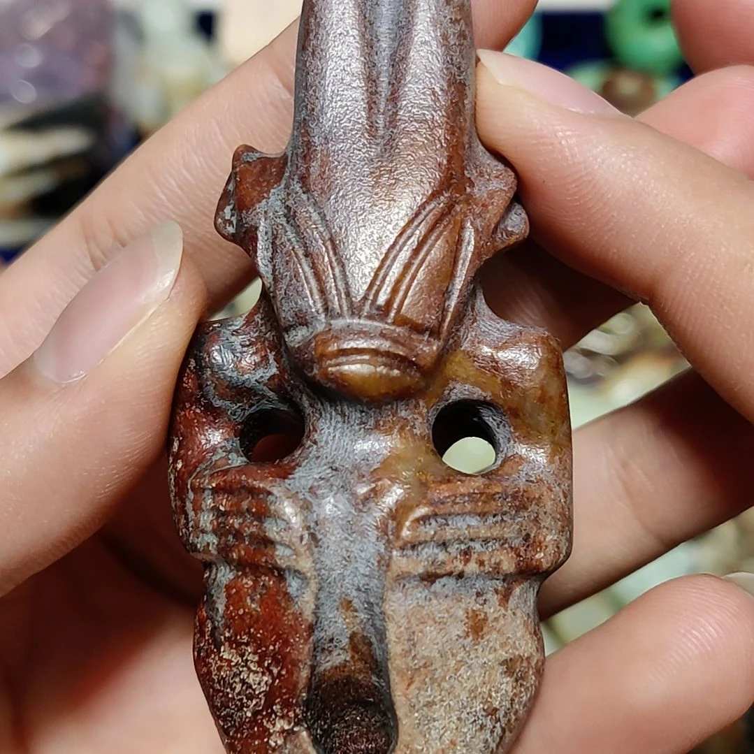 透闪石质玉未镶嵌颈饰