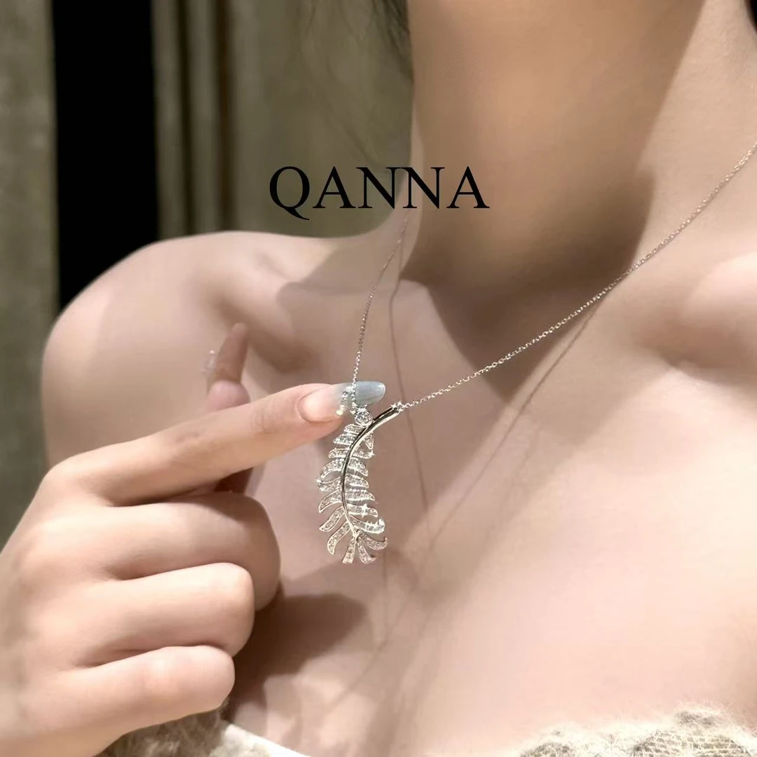 QANNA【竖版灵动大羽毛】【大钻设计款】网红风时尚钻石锁骨项链AY