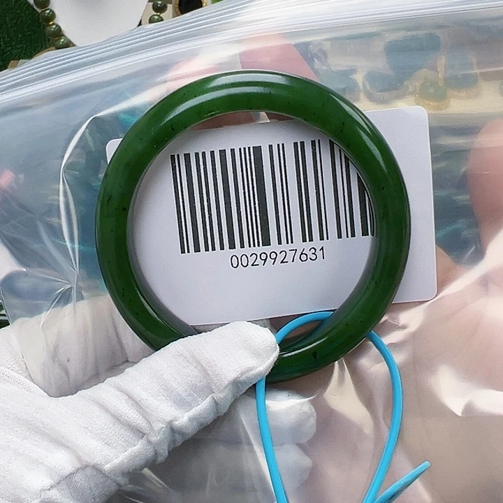 和田玉未镶嵌手镯微瑕59