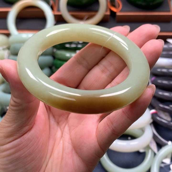 【闪购商品】未镶嵌手镯和田玉