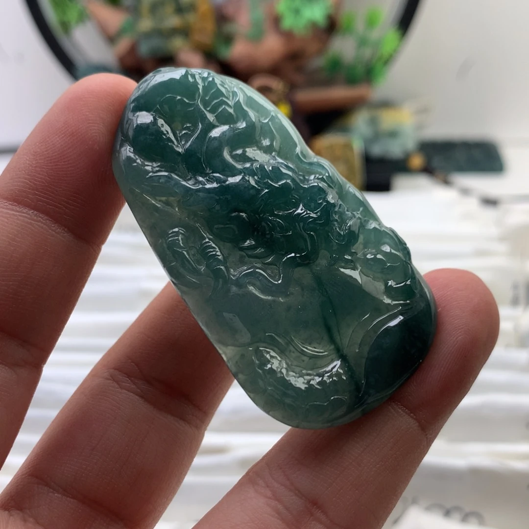 颈饰未镶嵌翡翠龙牌
