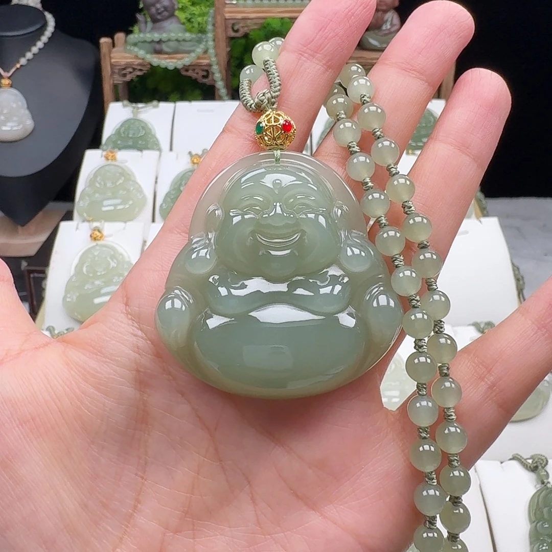 木***玲和田玉未镶嵌颈饰