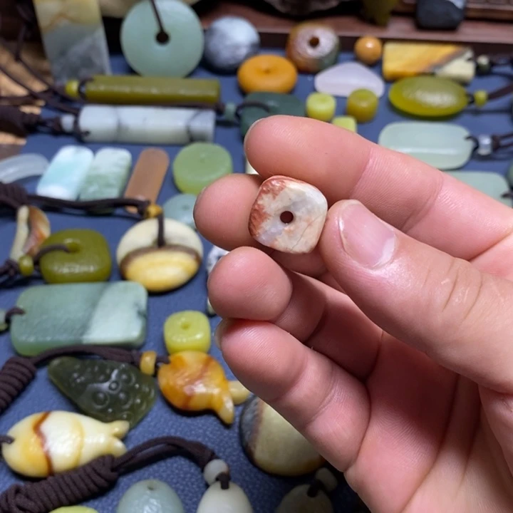 未镶嵌蛇纹石玉颈饰
