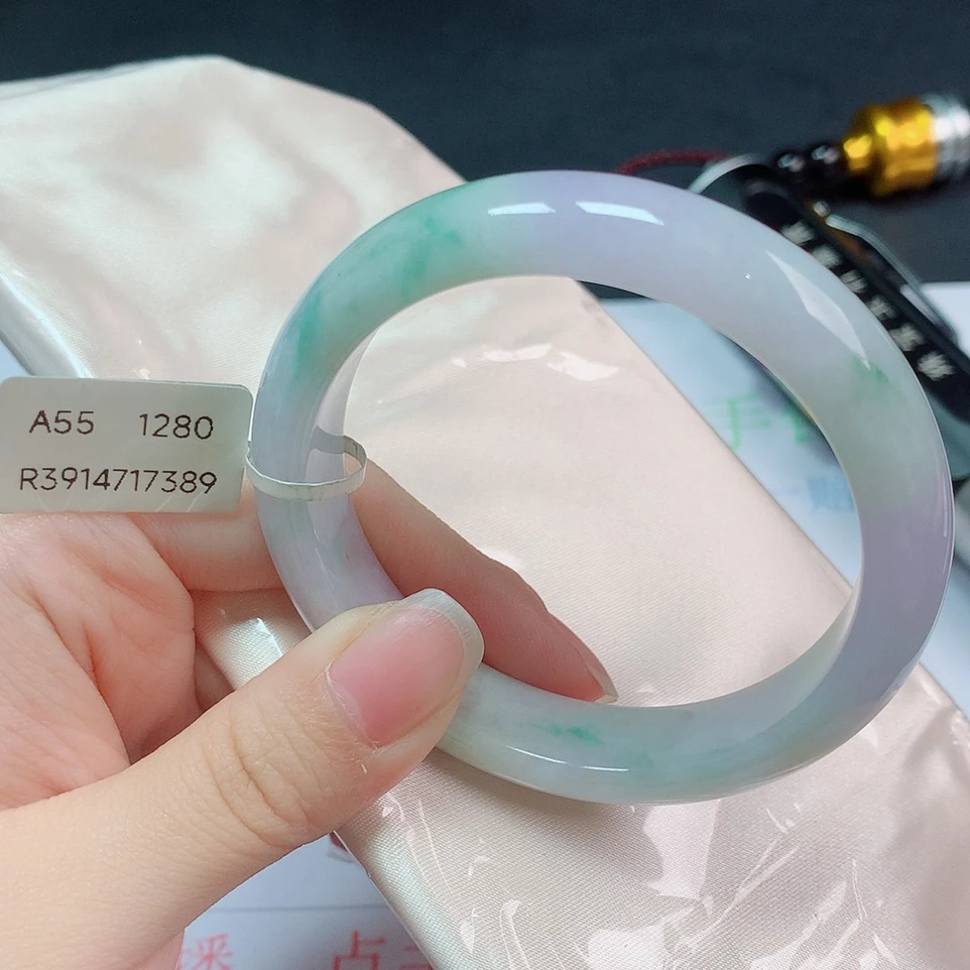 翡翠手镯未镶嵌翡翠手镯