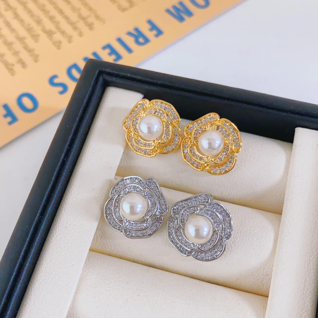 纯铜仿珍珠耳饰 精致白色百搭气质山茶花密镶满锆珠珠耳钉轻奢392