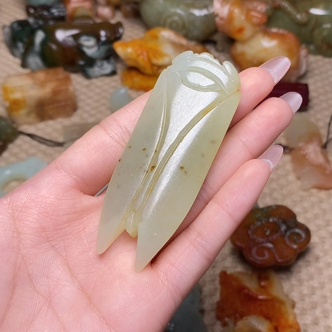 蛇纹石玉未镶嵌颈饰