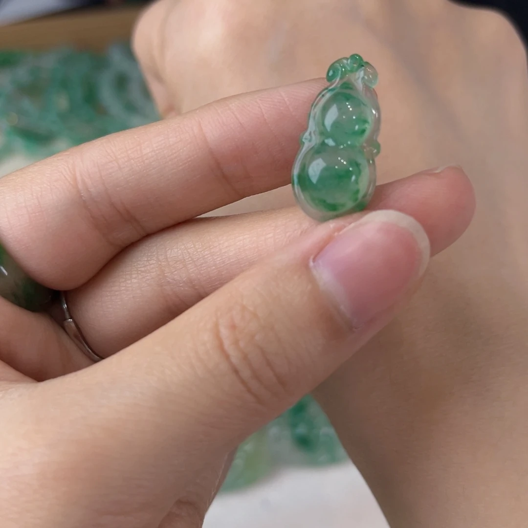 石英质玉未镶嵌颈饰