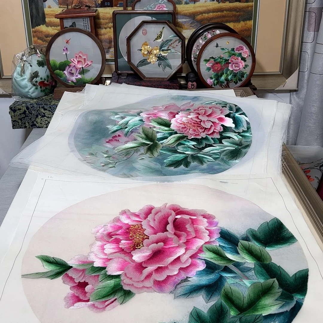 刺绣车***姐纯手工刺绣画