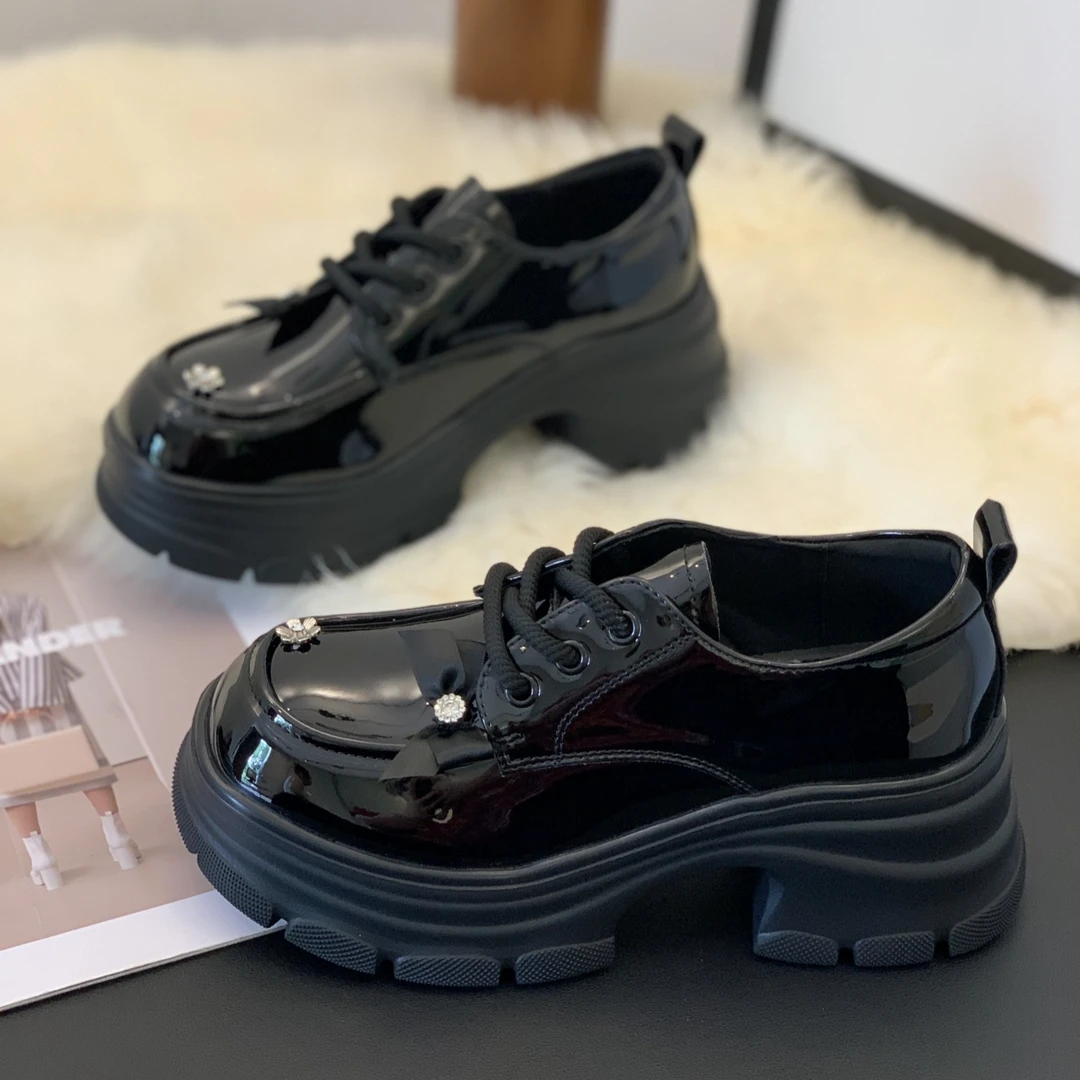 显脚小系带英伦风乐福鞋女2025秋季新款增高单鞋水钻配裙子小皮鞋