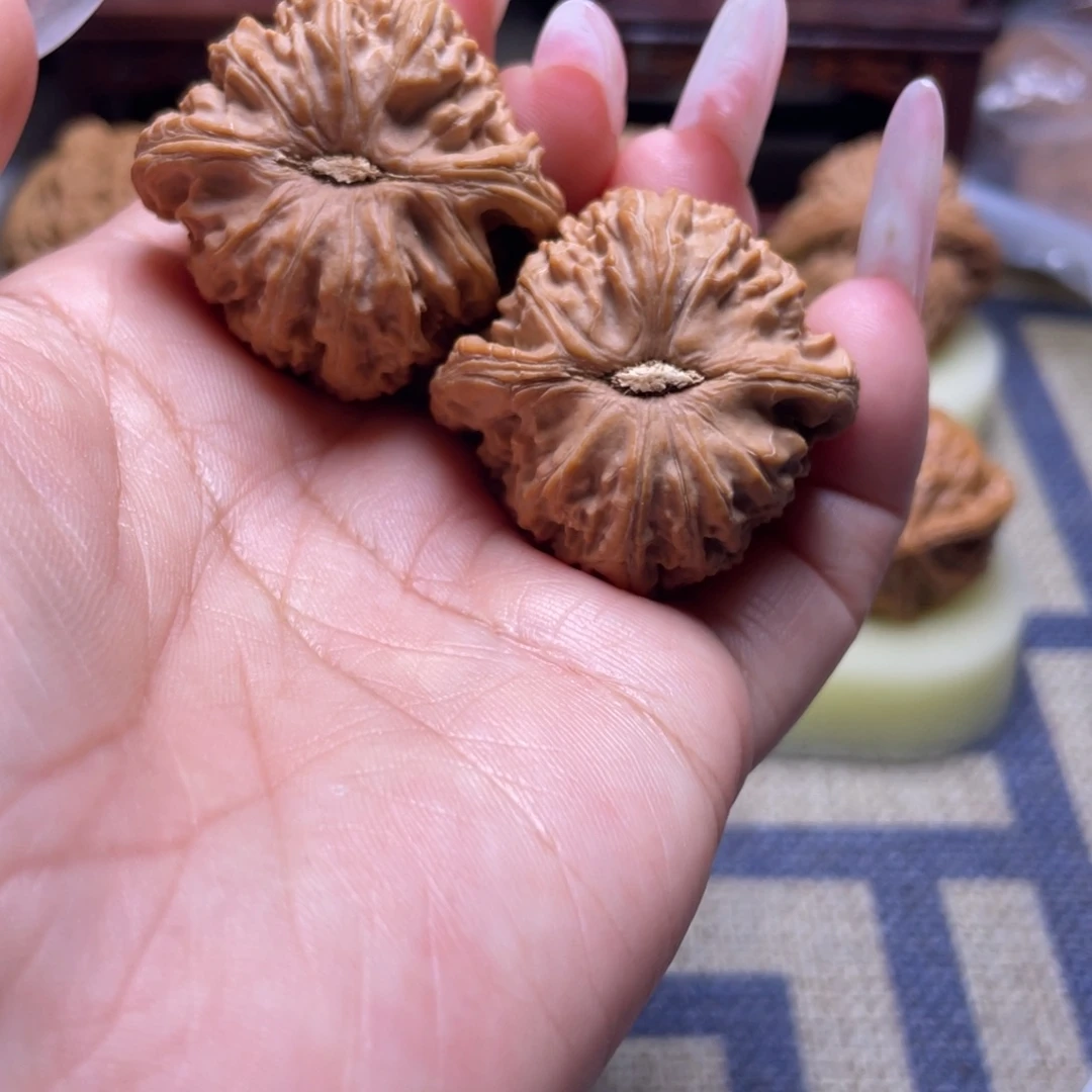 w***k吊坠文玩核桃38白狮子文玩