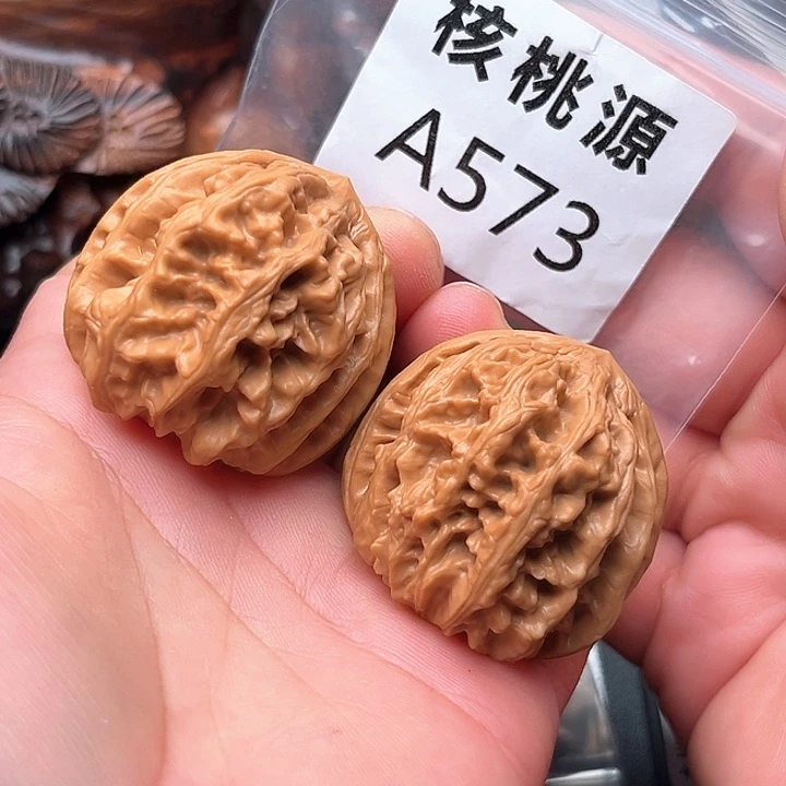 吊坠文玩核桃三羊谷火山小粗筋40