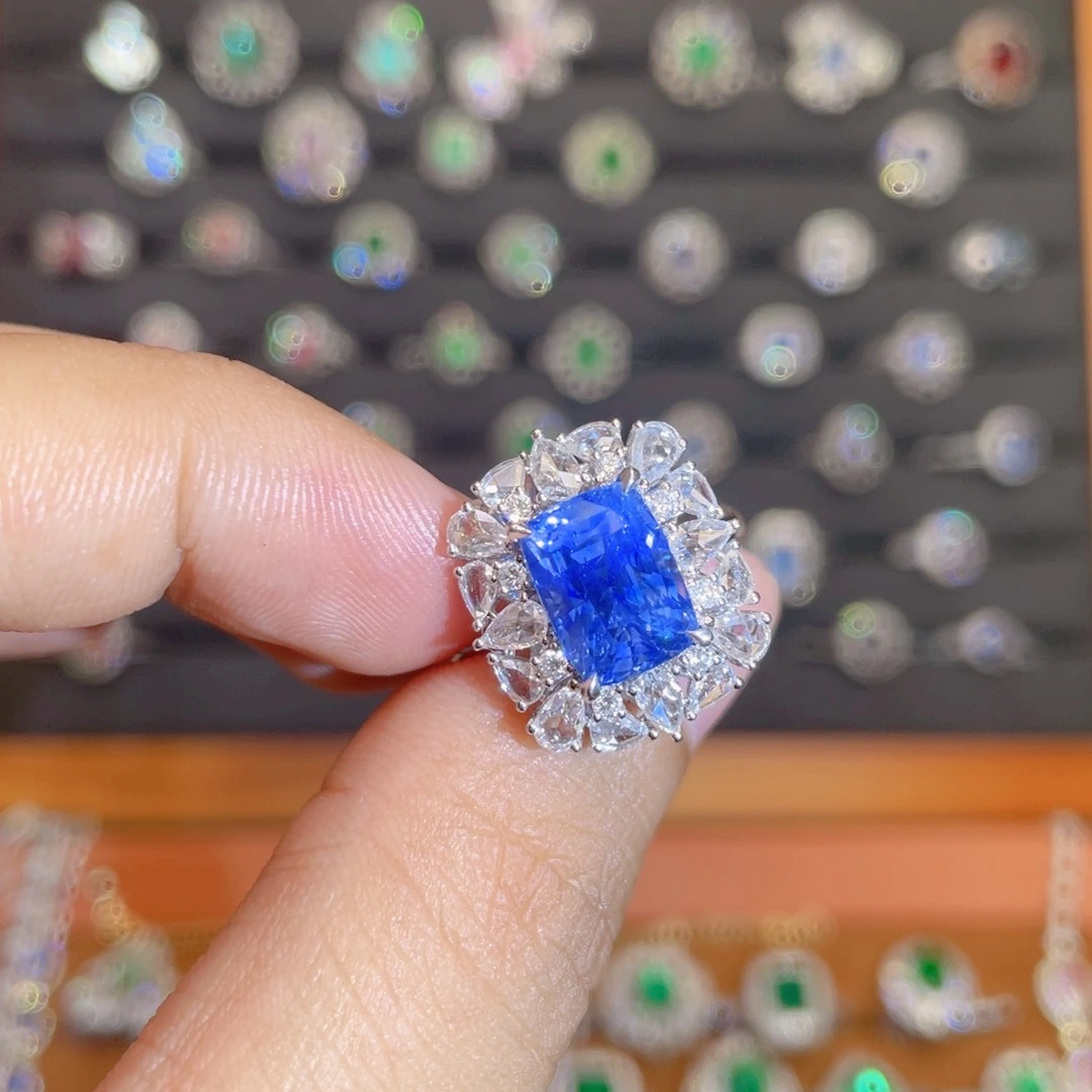 蓝宝石18K金镶嵌戒指5.12ct 无烧矢车菊