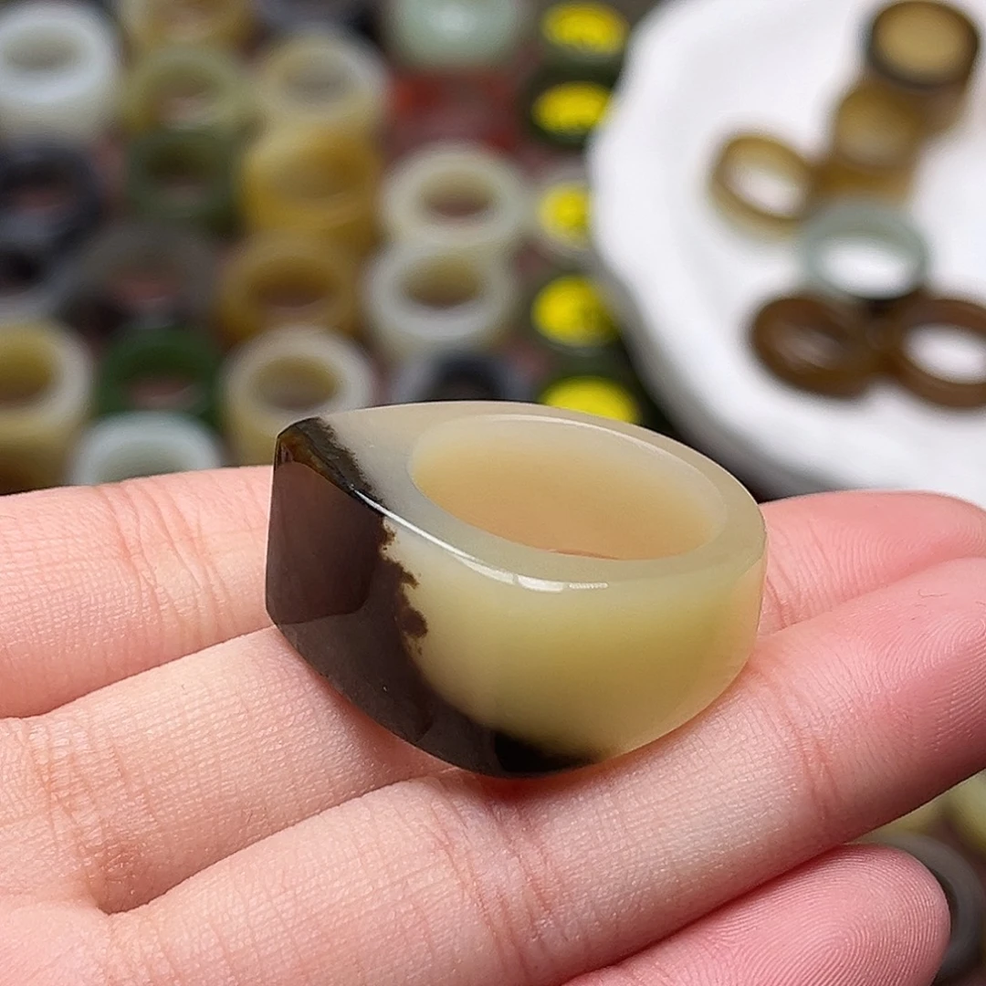 和田玉未镶嵌戒指19.2黑皮马鞍新品