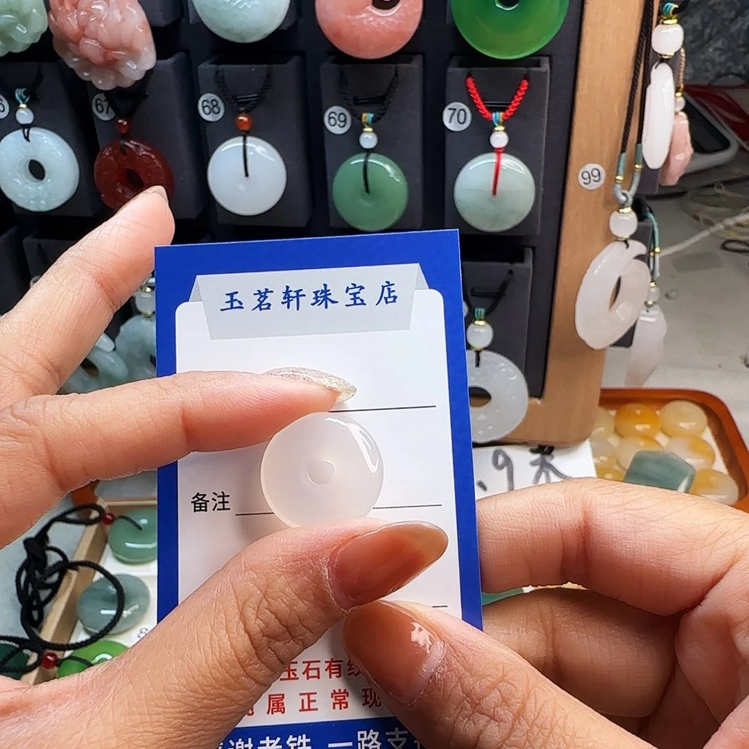 石英质玉未镶嵌颈饰