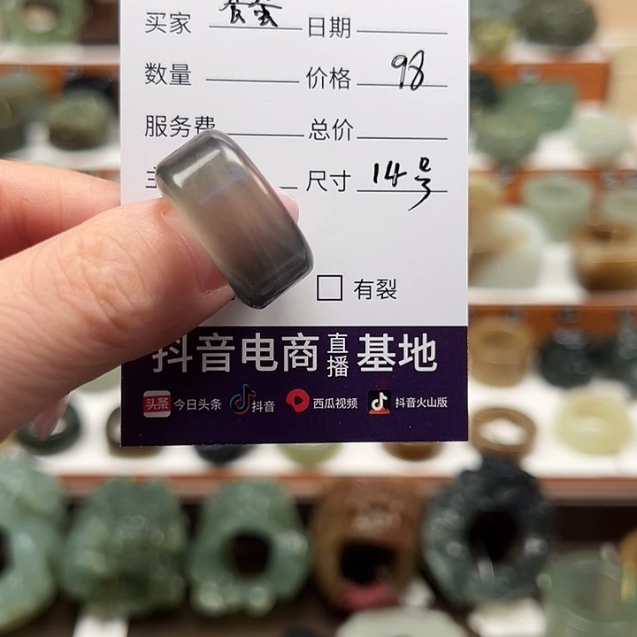 ****挞未镶嵌蛇纹石玉戒指
