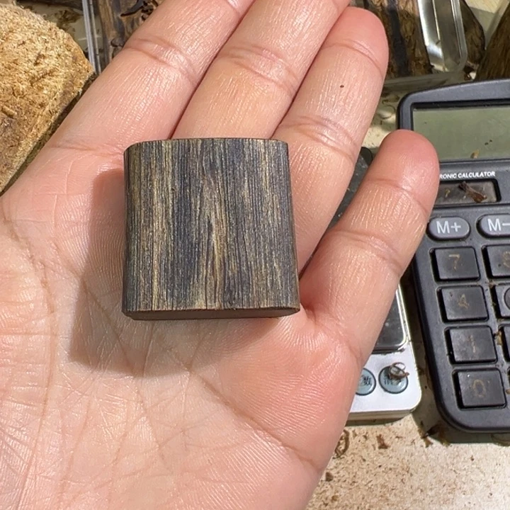 沉香吊坠绿棋楠沉香吊坠6.7克