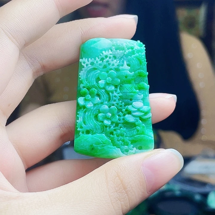 翡翠未镶嵌颈饰多样性