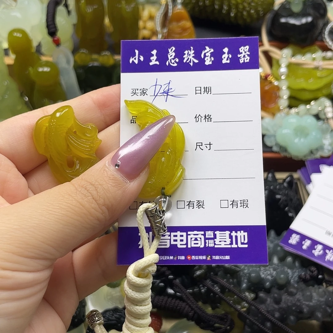 少***）蛇纹石玉未镶嵌颈饰