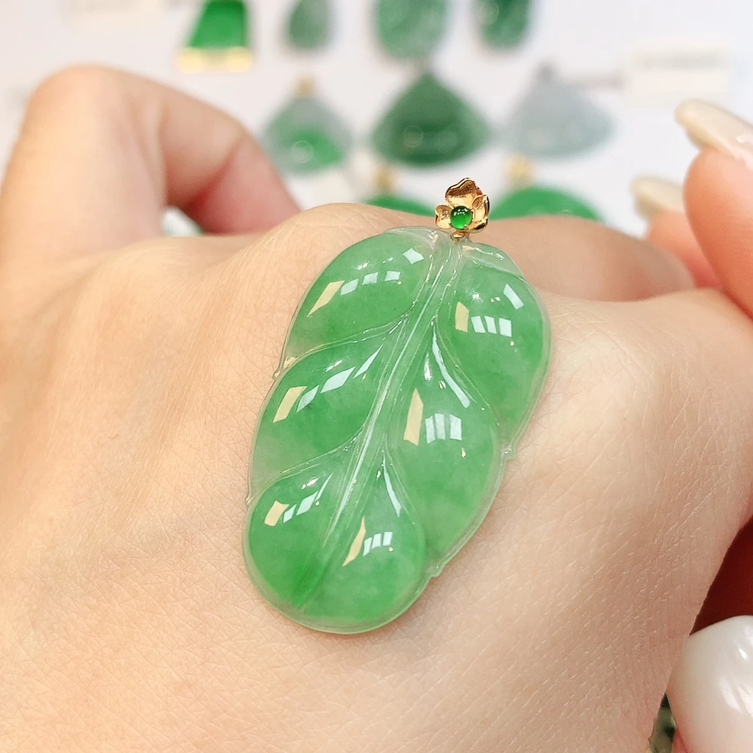 翡翠18K金镶嵌颈饰