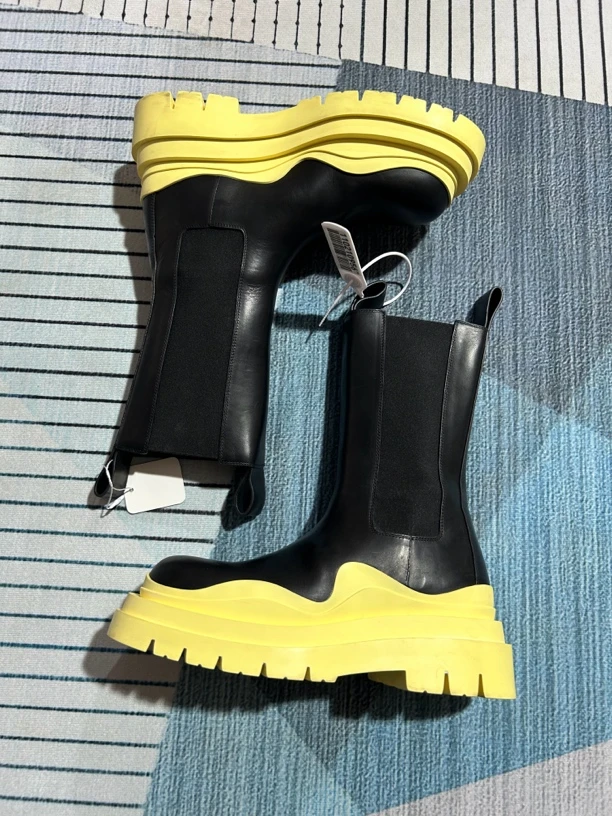 95新 BOTTEGA VENETA/葆蝶家 黑色黄边中筒靴三七码