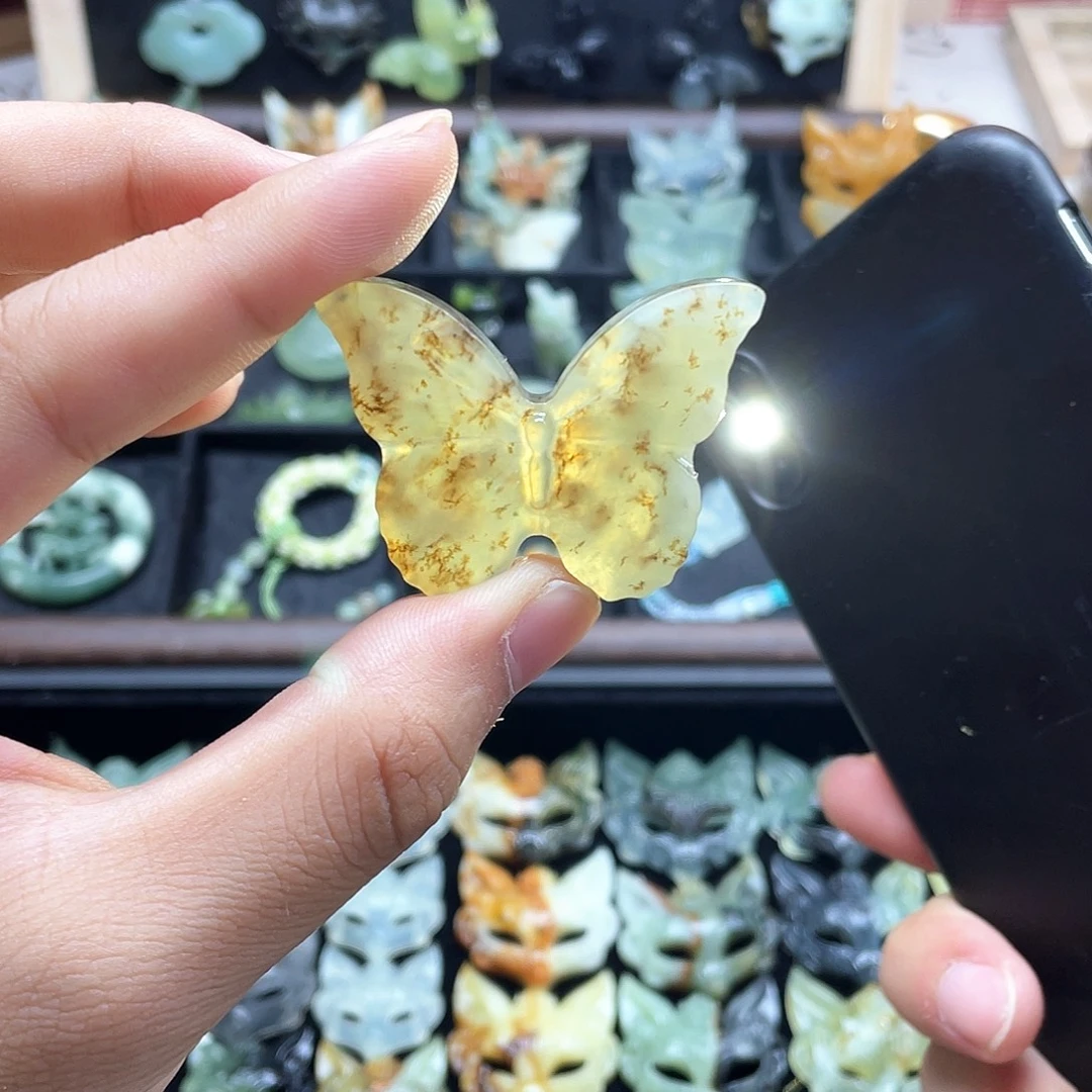 蛇纹石玉未镶嵌颈饰