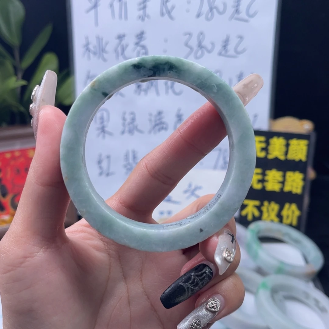 定制翡翠未镶嵌手镯