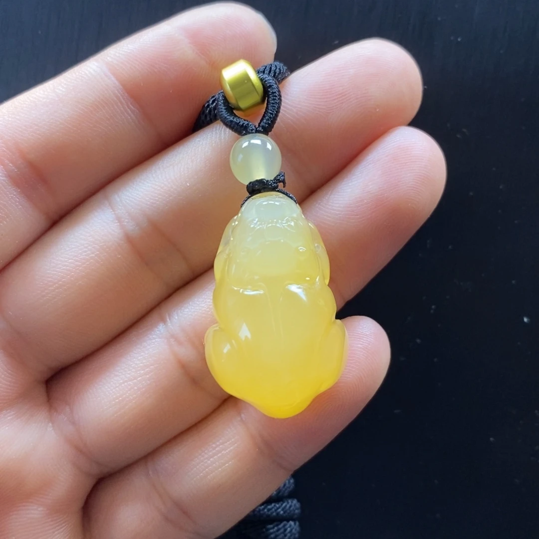 石英质玉（黄龙玉）未镶嵌颈饰