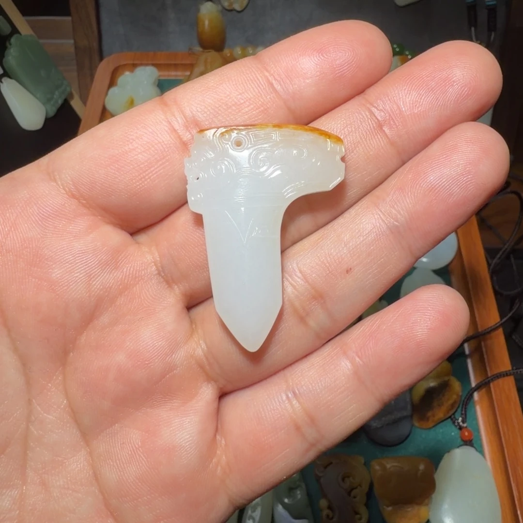 尚***石和田玉未镶嵌颈饰