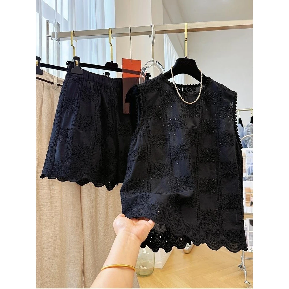 韩国刺绣镂空圆领无袖衬衫背心松紧腰阔腿短裤两件套中式蕾丝套装