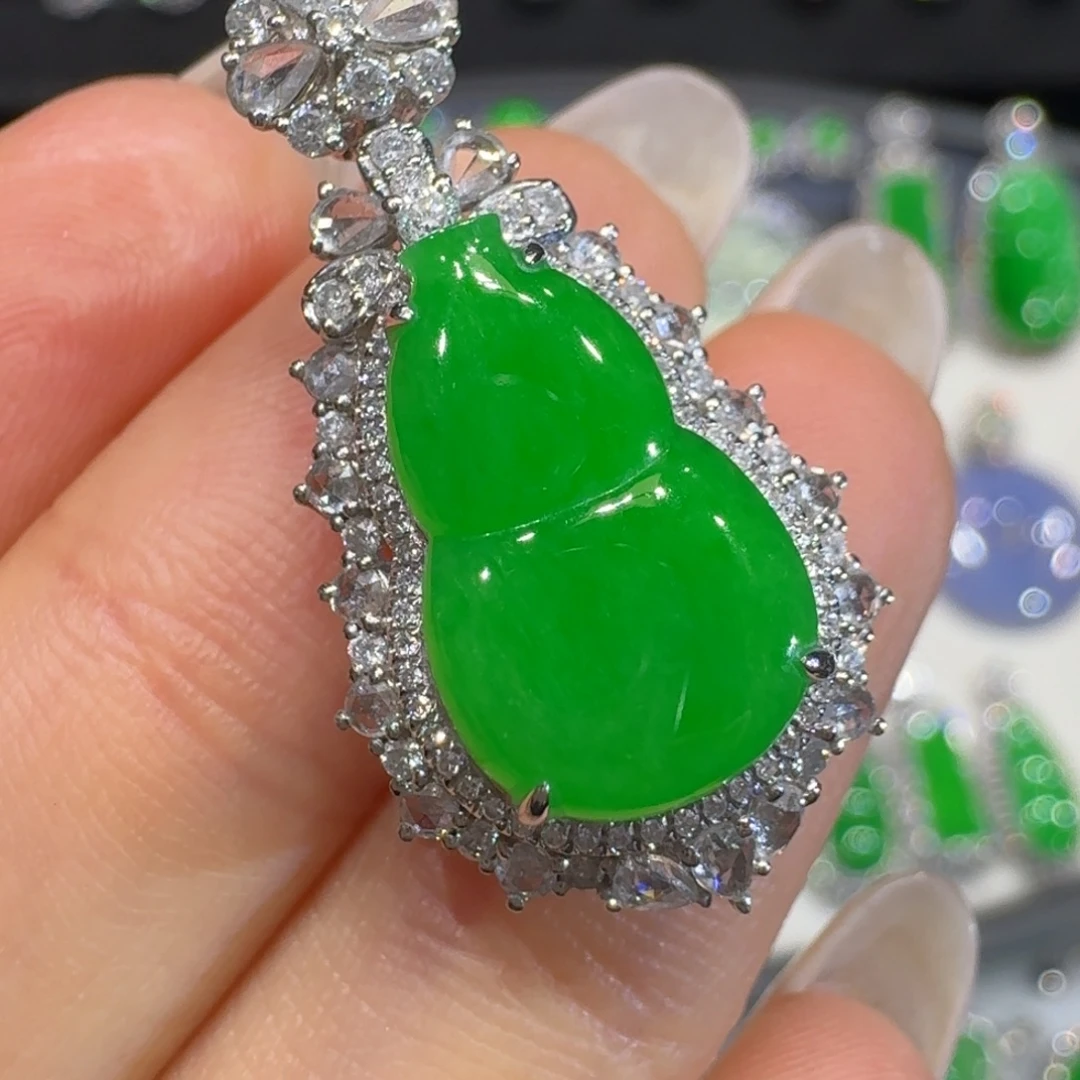 翡翠18K金镶嵌颈饰收到货48小时鉴赏期