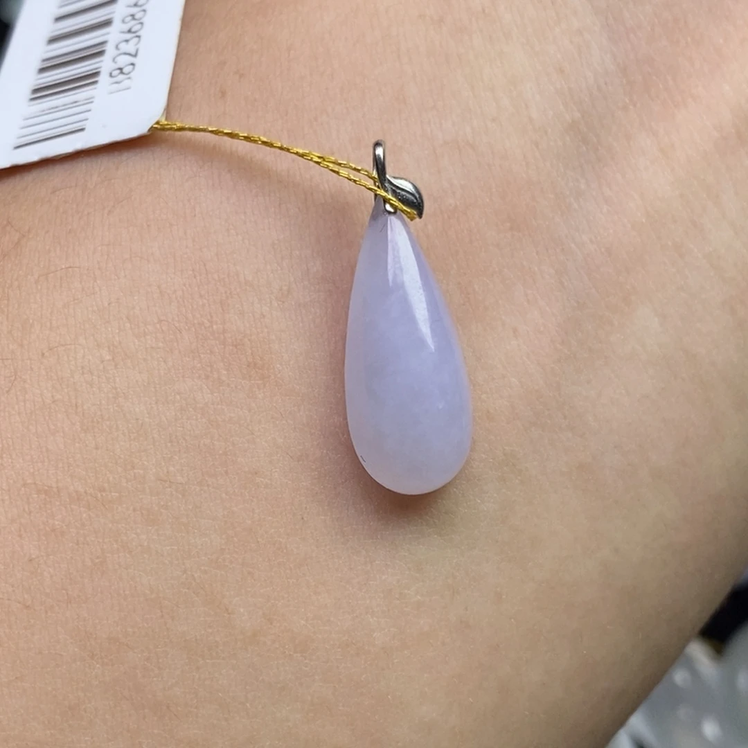 翡翠18K金镶嵌颈饰水滴