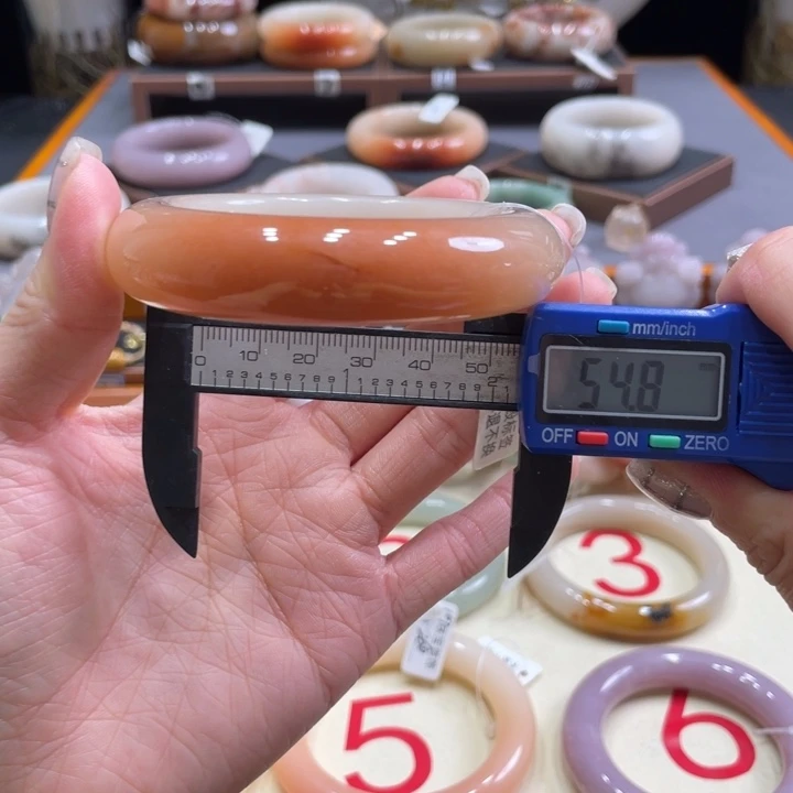 未镶嵌手镯石英质玉