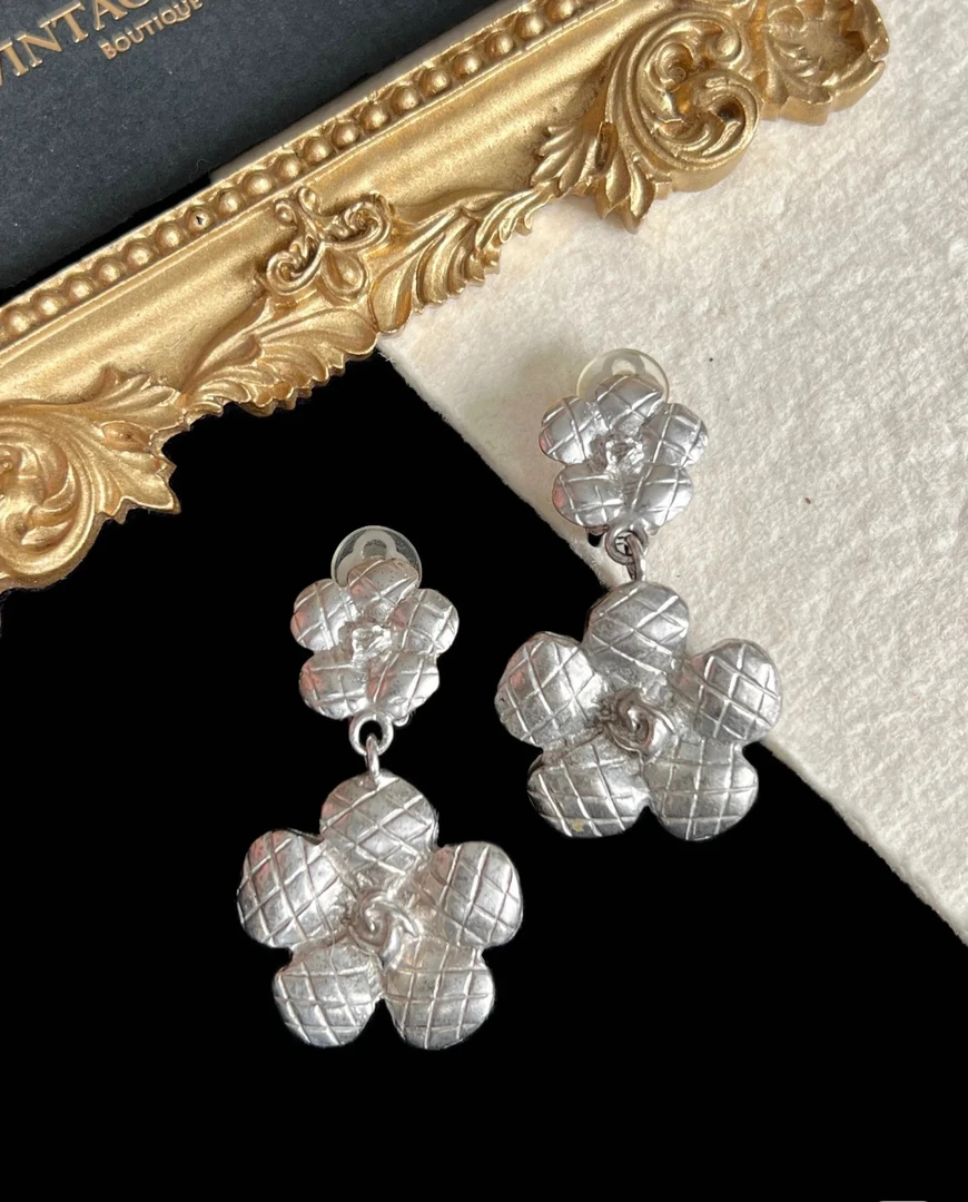 95新 Chanel/香奈儿 山茶花耳夹 96A  12367908