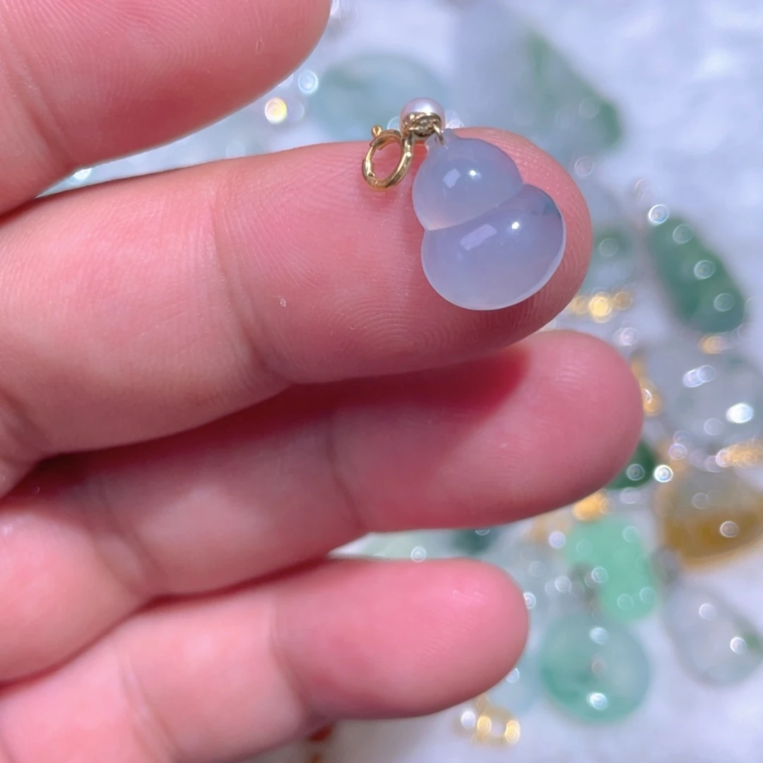 颈饰18K金镶嵌翡翠