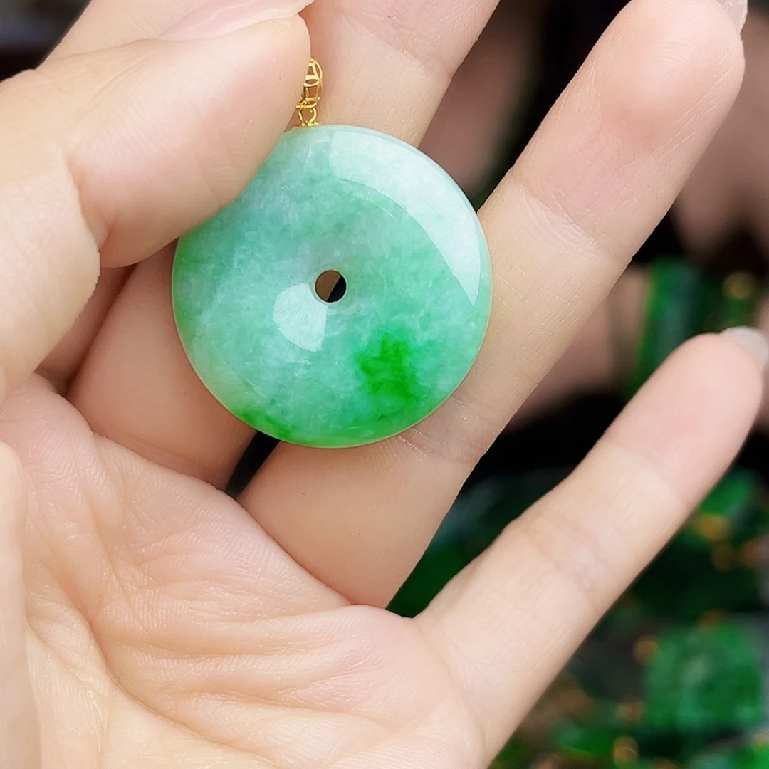 翡翠18K金镶嵌颈饰多样性