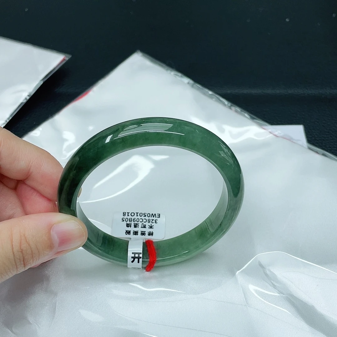 翡翠手镯未镶嵌正60