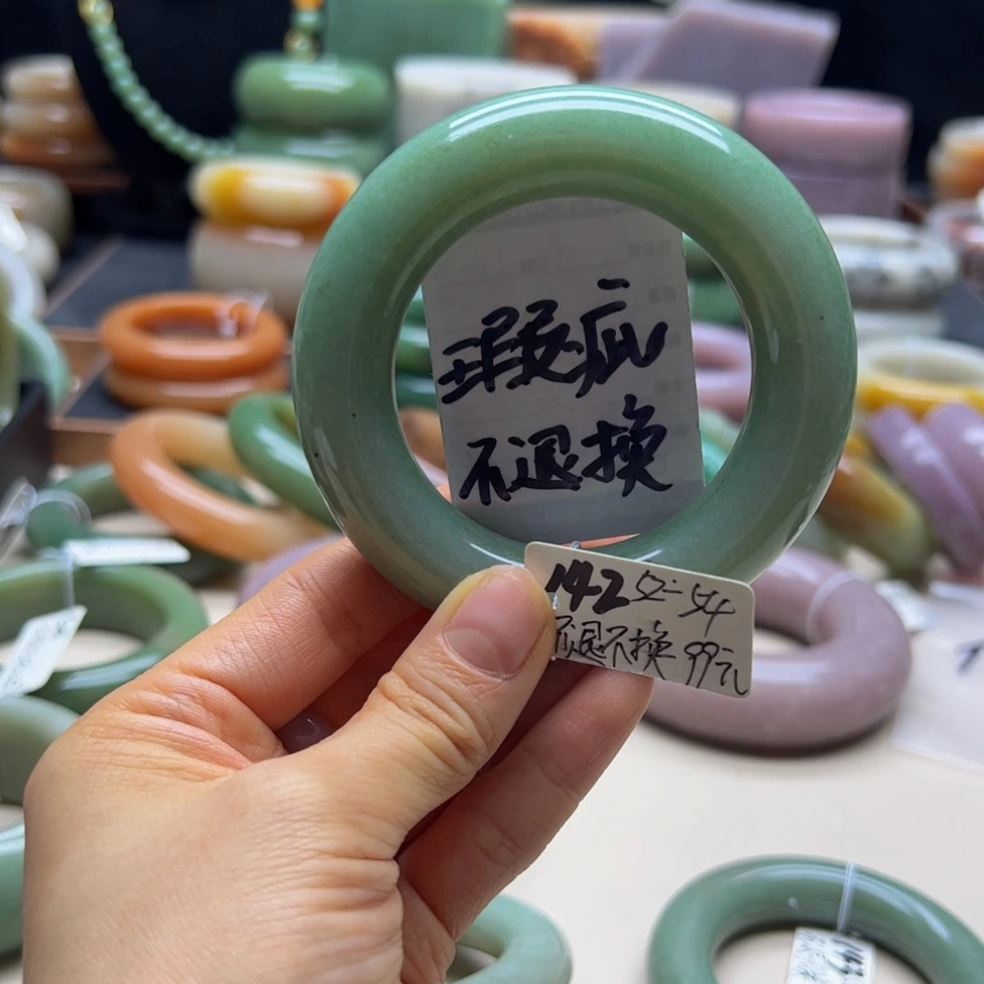 石英岩玉未镶嵌手镯