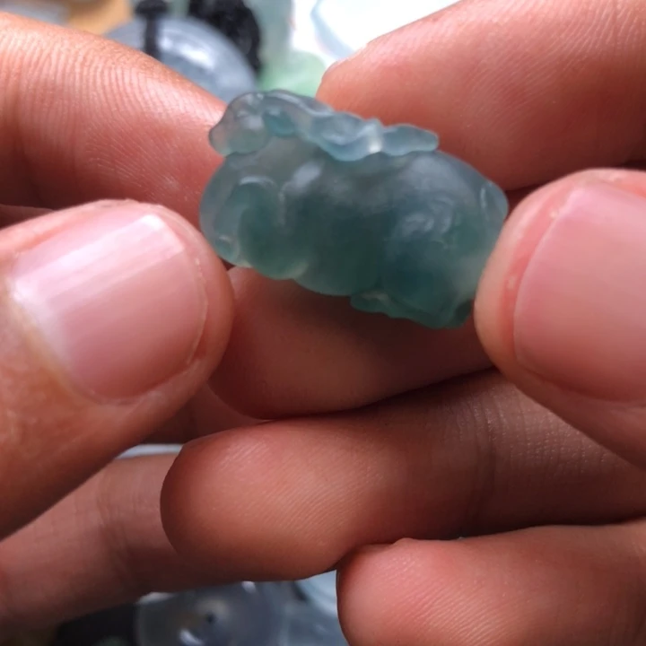 定制翡翠未镶嵌挂件