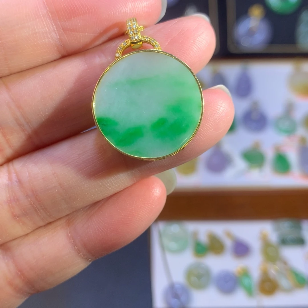 翡翠18K金镶嵌颈饰