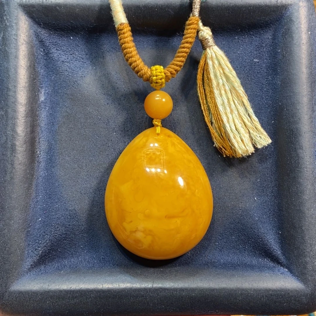 琥珀未镶嵌颈饰蜜蜡