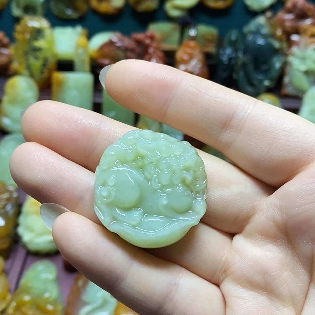 岫玉未镶嵌吊坠(赠链)